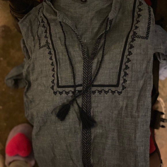 Jean abstract embroidery around collar - Picture 2 of 6